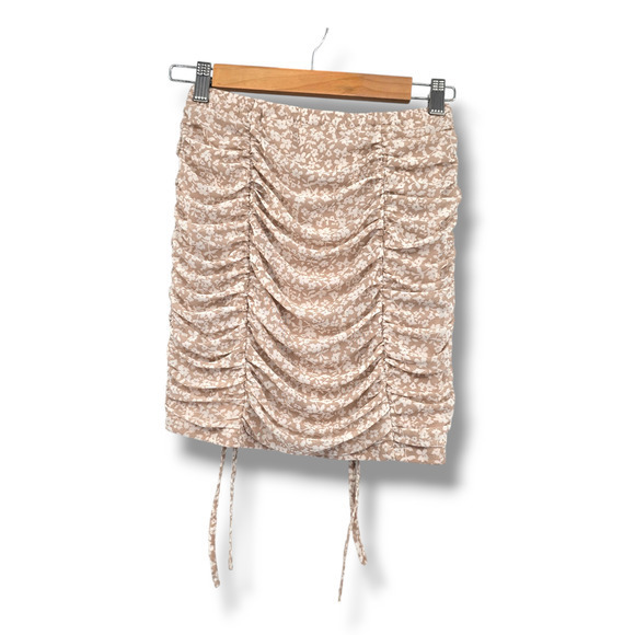 Le Lis Collection Women's Cottage Boho Floral Ruched Cinched Skirt Size Small - Picture 2 of 8